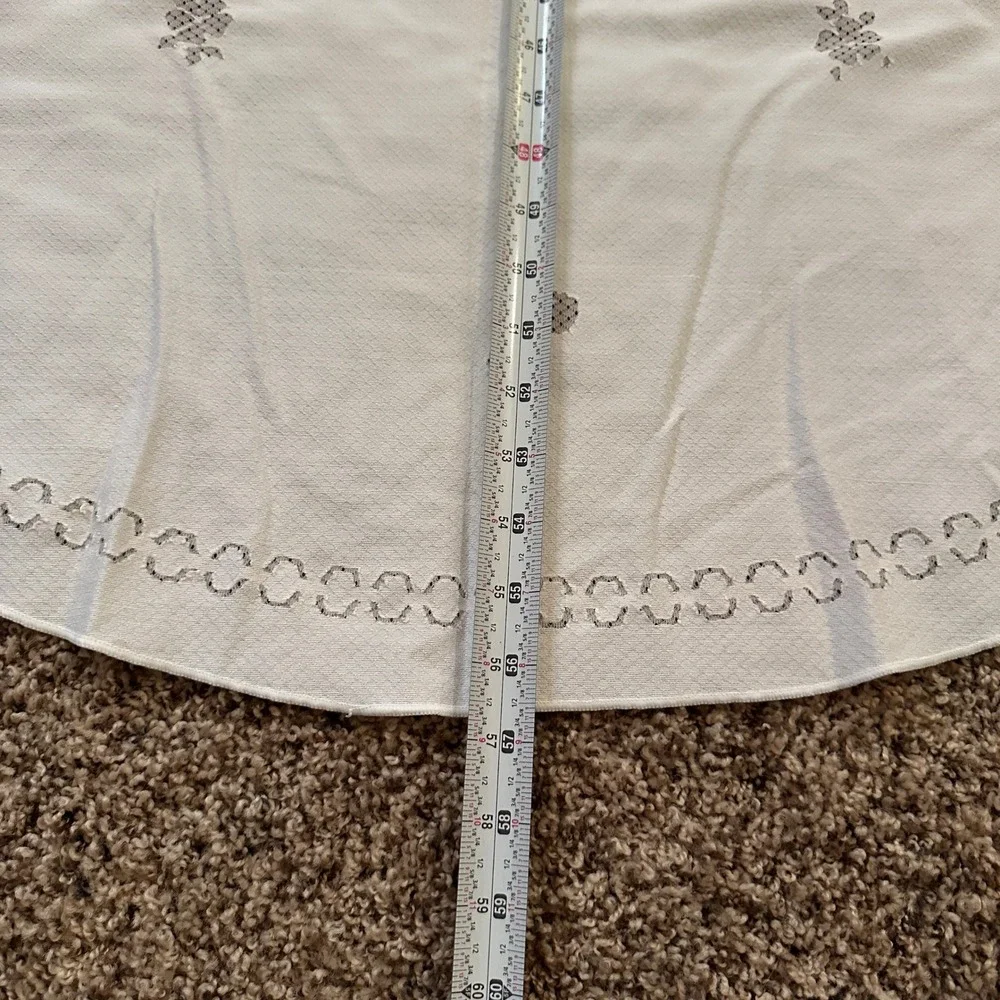 VTG Oval White Floral Tablecloth Pink Blue Rosebuds Eyelet Embroidery 49X56